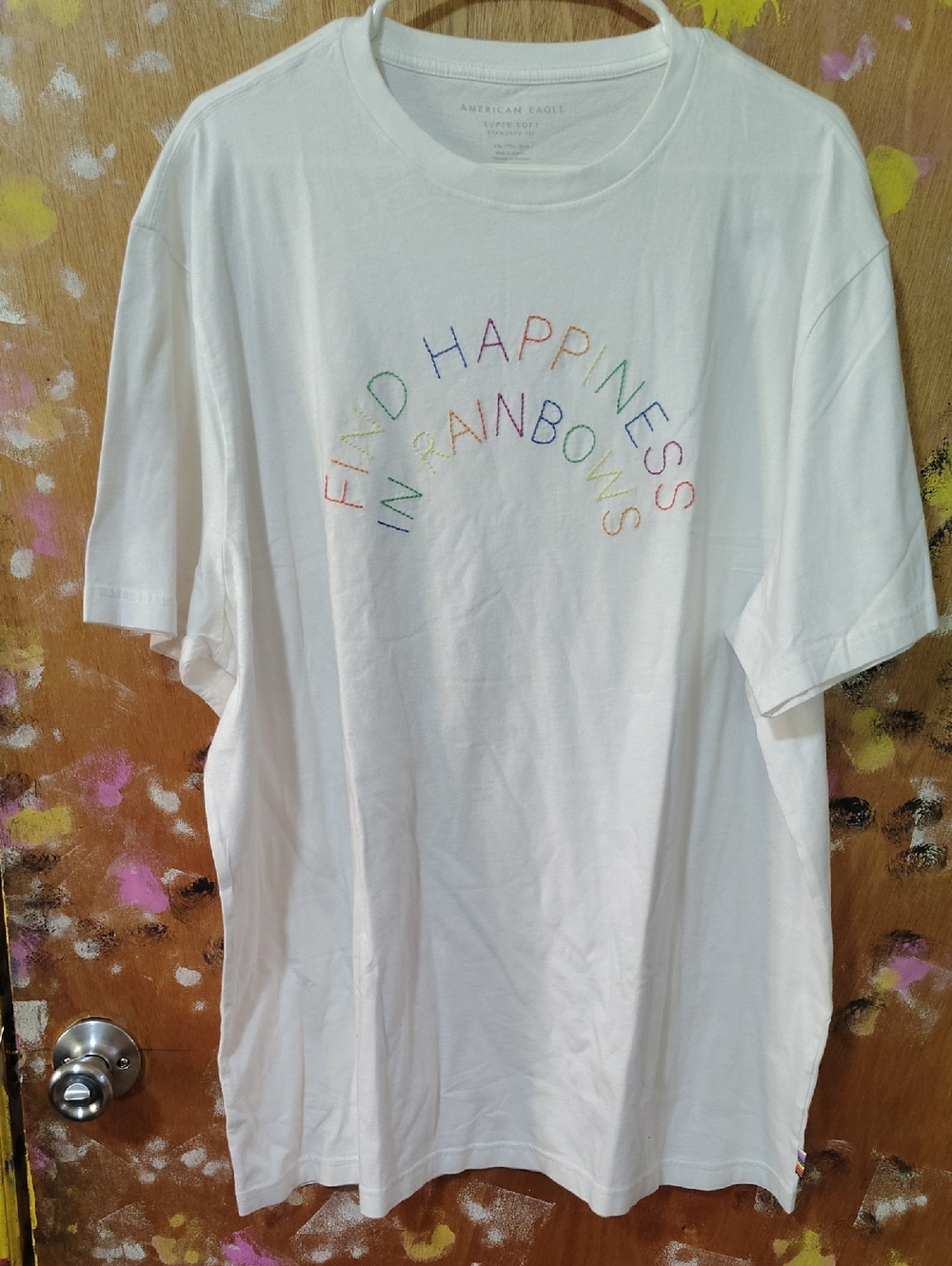 🌈🌈🌈🔥AMERICAN EAGLE- White Tee saying, FIND HAPPINESS IN RAINBOWS,XXL